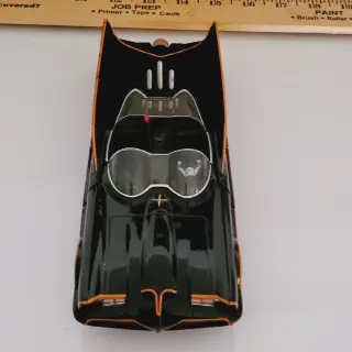 /img/50696-batmobile-diecast-display.webp