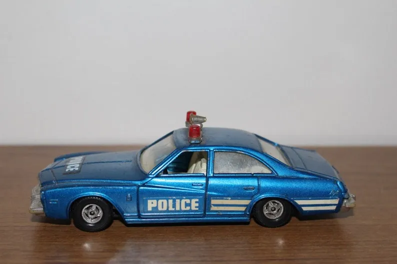 50712 corgi police car collecting