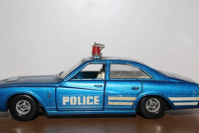 50712 corgi police car ford