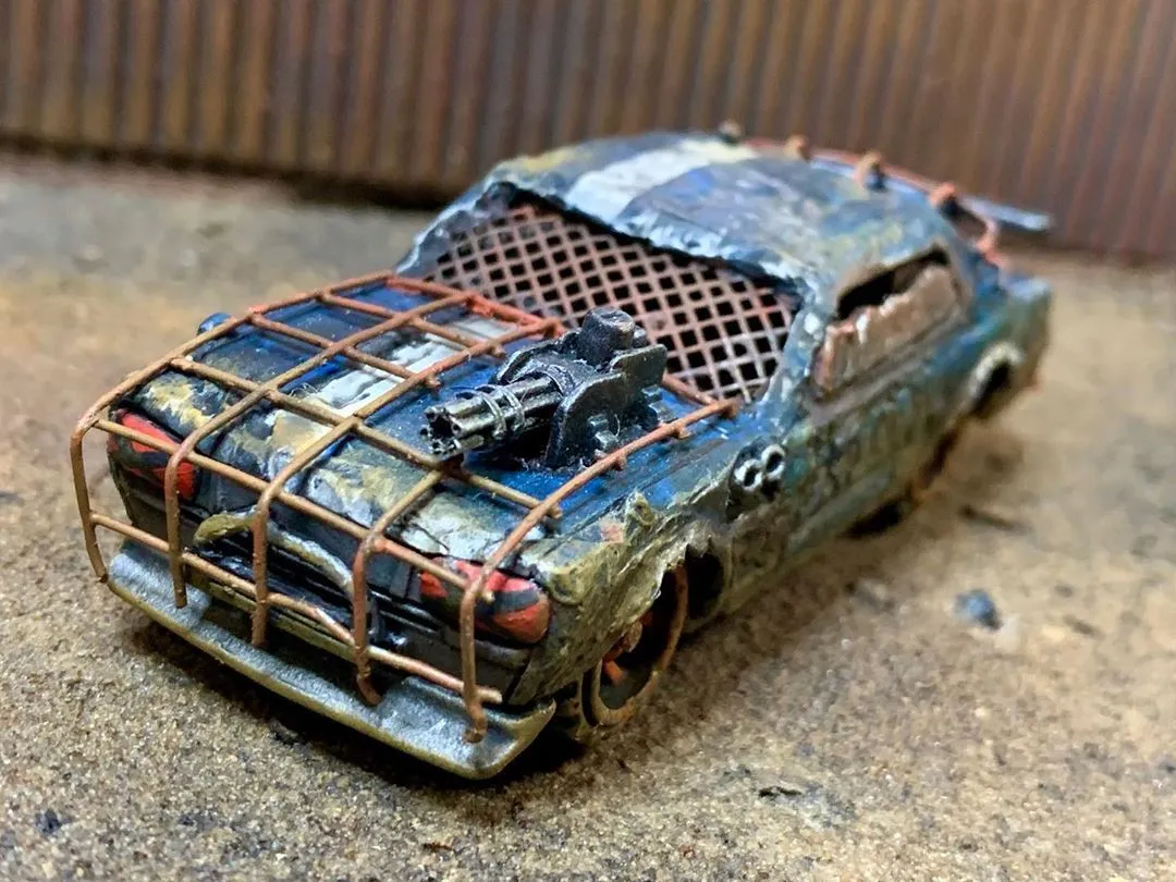 /img/50717-diecast-car-cleaning.webp