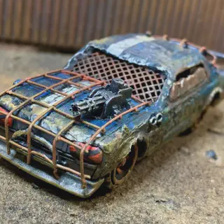 /img/50717-diecast-car-cleaning.webp
