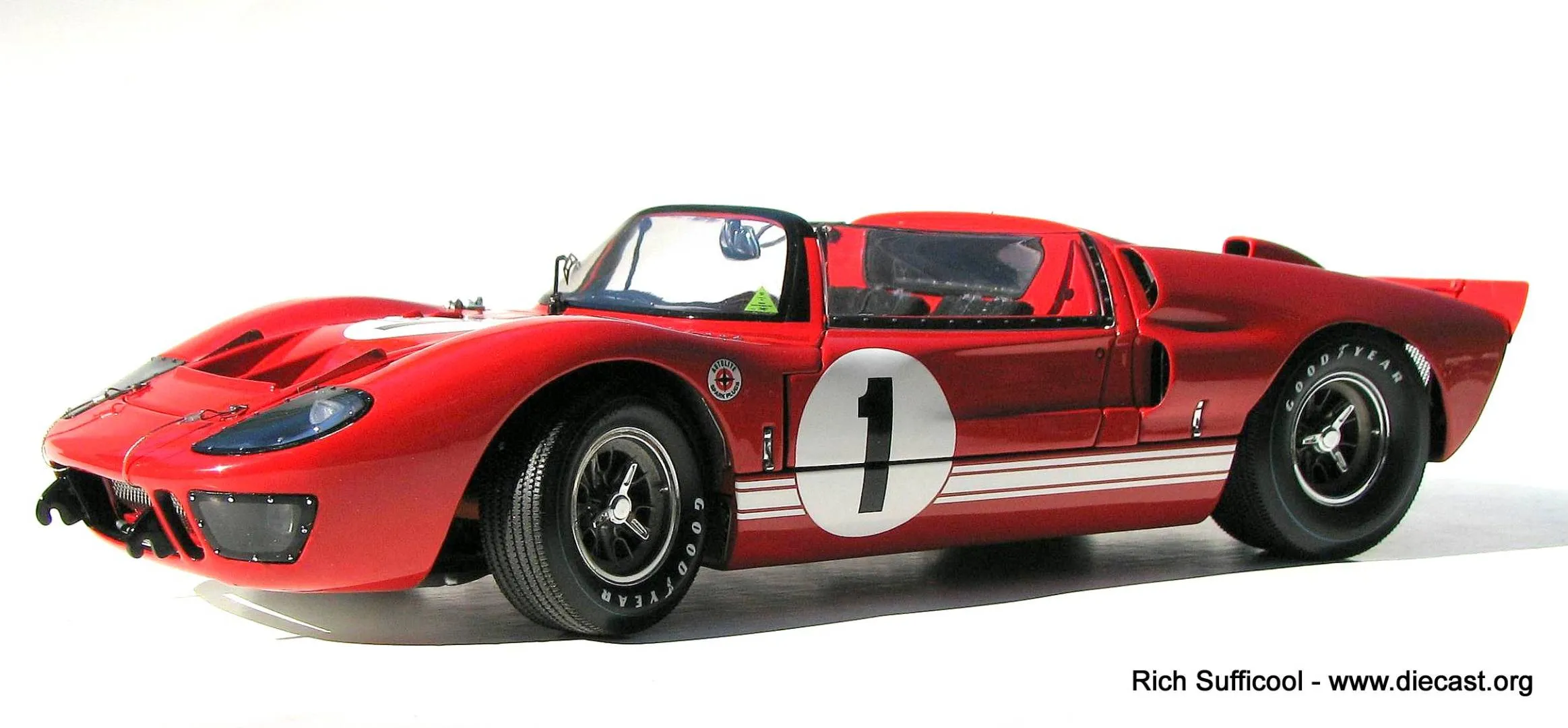 50775 gt40 diecast features