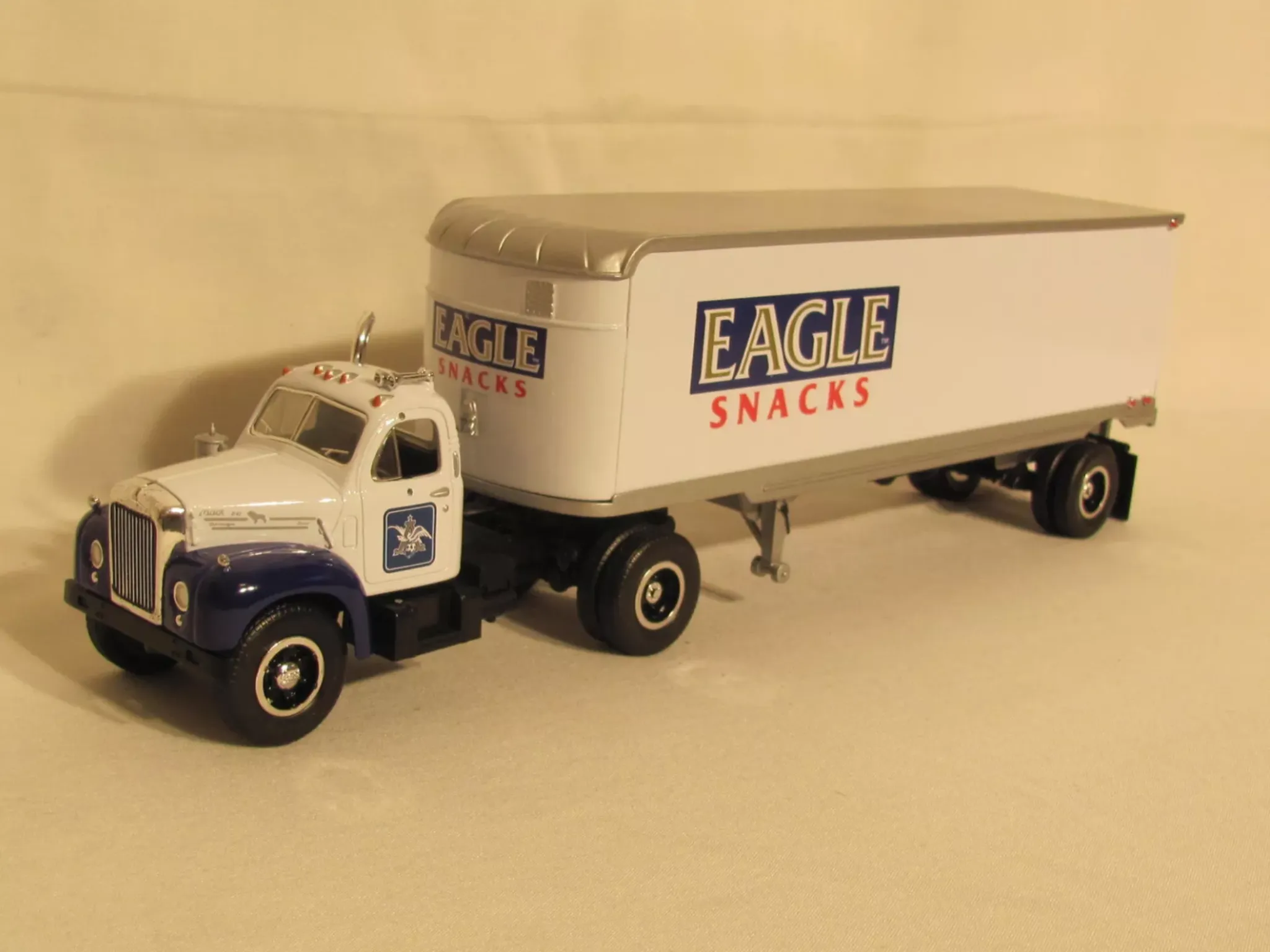 /img/50794-diecast-truck-storage.webp
