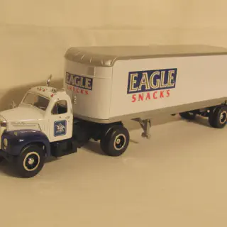 /img/50794-diecast-truck-storage.webp