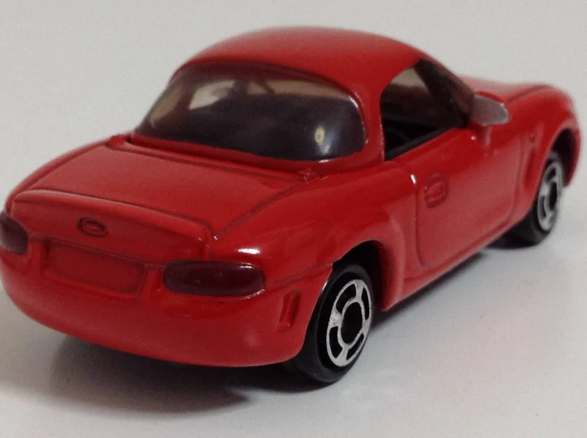 /img/50803-diecast-miata-display.webp