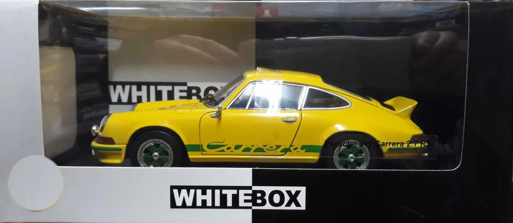 /img/50809-whitebox-diecast-models-display.webp
