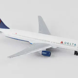 /img/50825-cleaning-diecast-airplane.webp