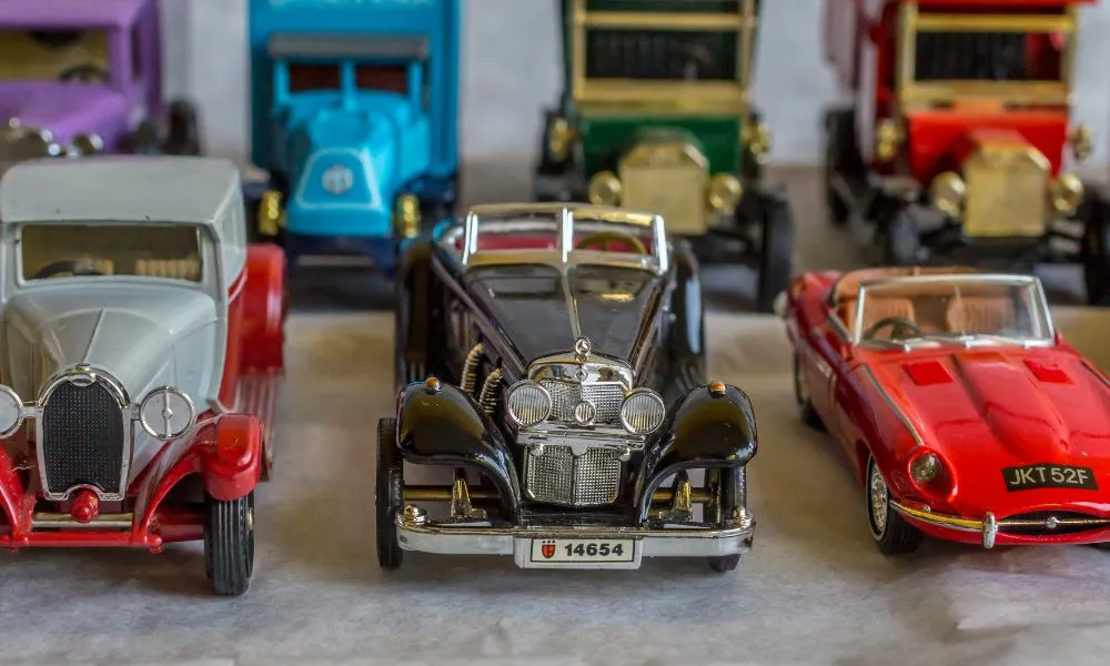 /img/50838-diecast-car-cleaning-maintenance.webp