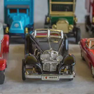 /img/50838-diecast-car-cleaning-maintenance.webp