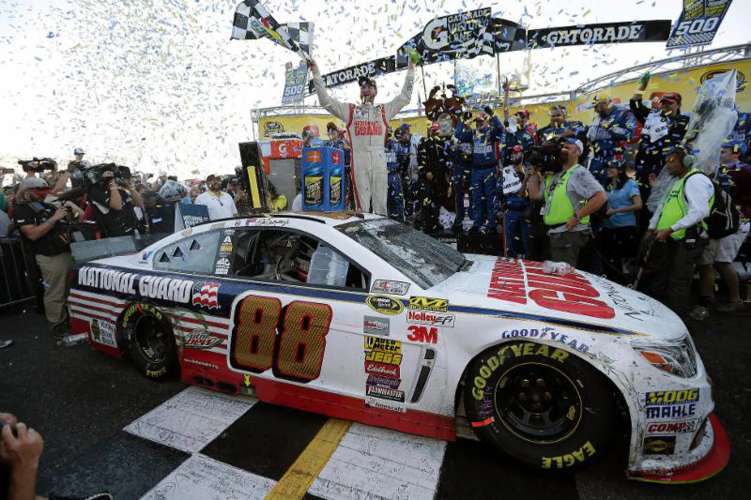 50940 dale jr martinsville win diecast collection image