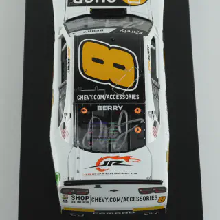 /img/50940-dale-jr-martinsville-win-diecast-racing-action.webp