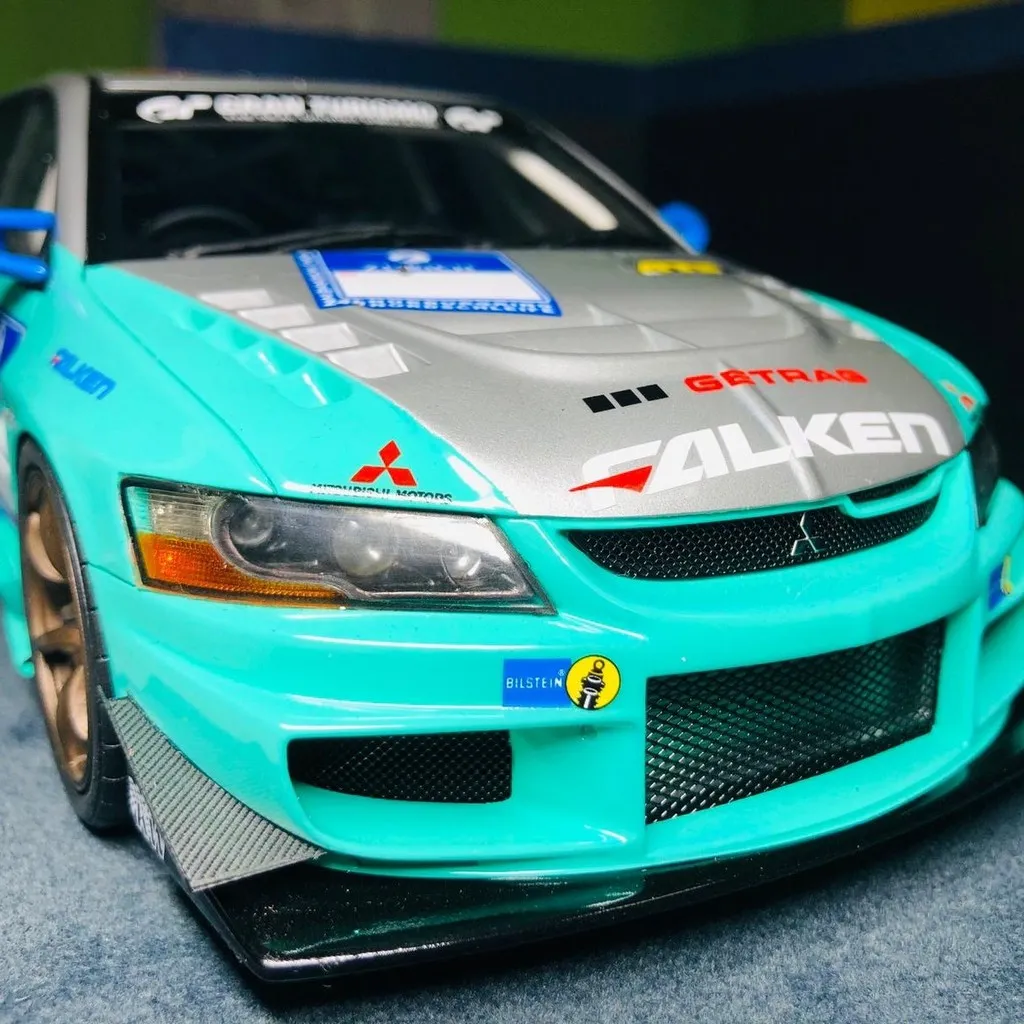 /img/50988-diecast-car-display.webp