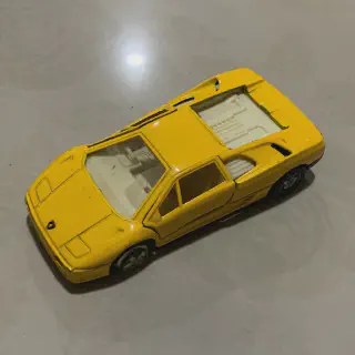 /img/50998-welly-diecast-display.webp