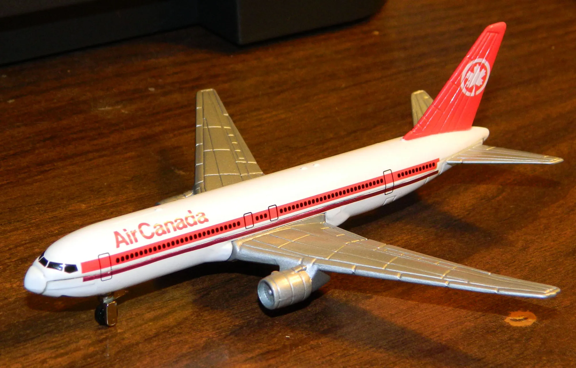 51005 diecast model planes budget