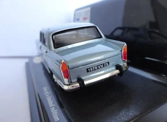 51013 minichamps peugeot 404