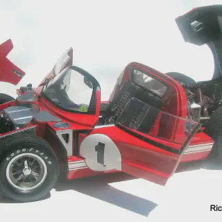 /img/51061-ford-gt40-jeep-display.webp